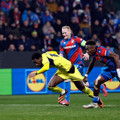 Viktoria Plzen-Fenerbahçe maçında tartışmalı karar! Türkiye bu pozisyonu konuşuyor
