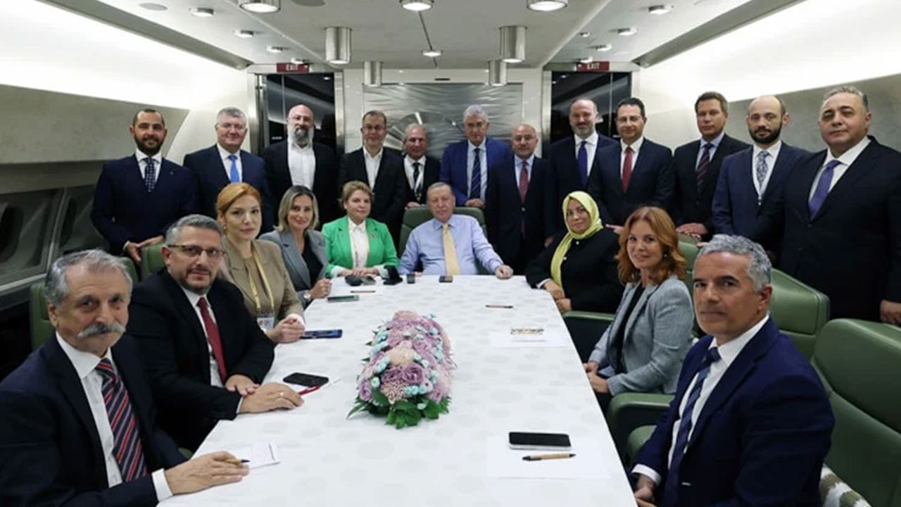 Erdoğan'ın uçağında sürpriz isim!