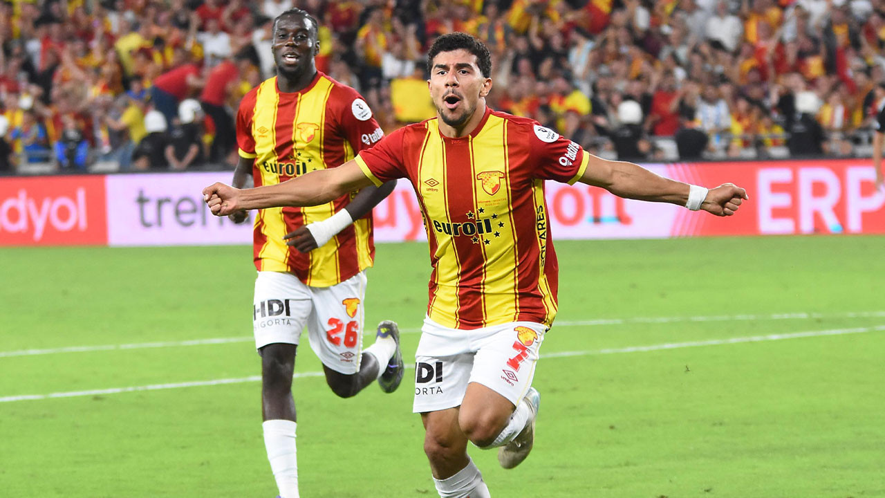 Göztepe'ye kötü haber: Milli maçta sakatlandı