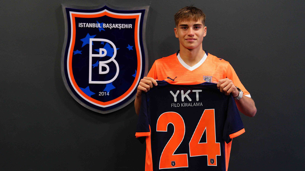 Başakşehir duyurdu: Genç oyuncudan 3 yıllık imza
