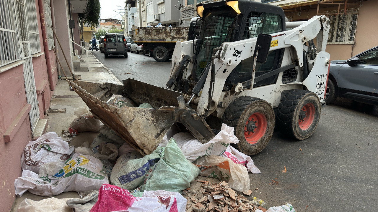 Konak Belediyesi'nden kaçak molozla mücadele harekâtı: Temizlik, Fen İşleri ve Zabıta güçlerini birleştirdi!