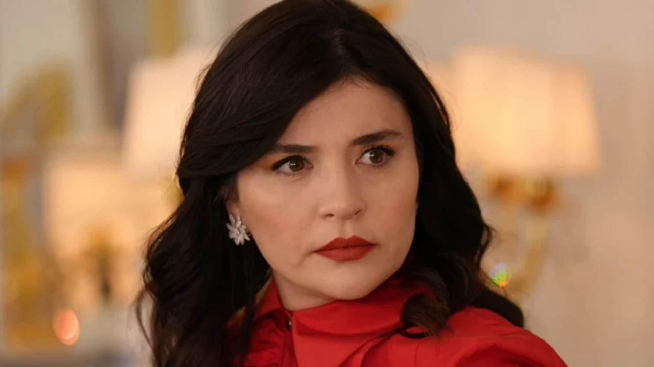 Gonca Vuslateri kızının yüzünü ilk kez gösterdi