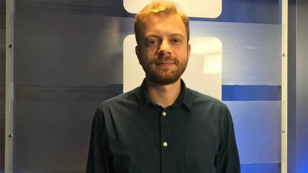 Akademisyen Emrah Gülsunar cezaevinde yerde yatıyor!