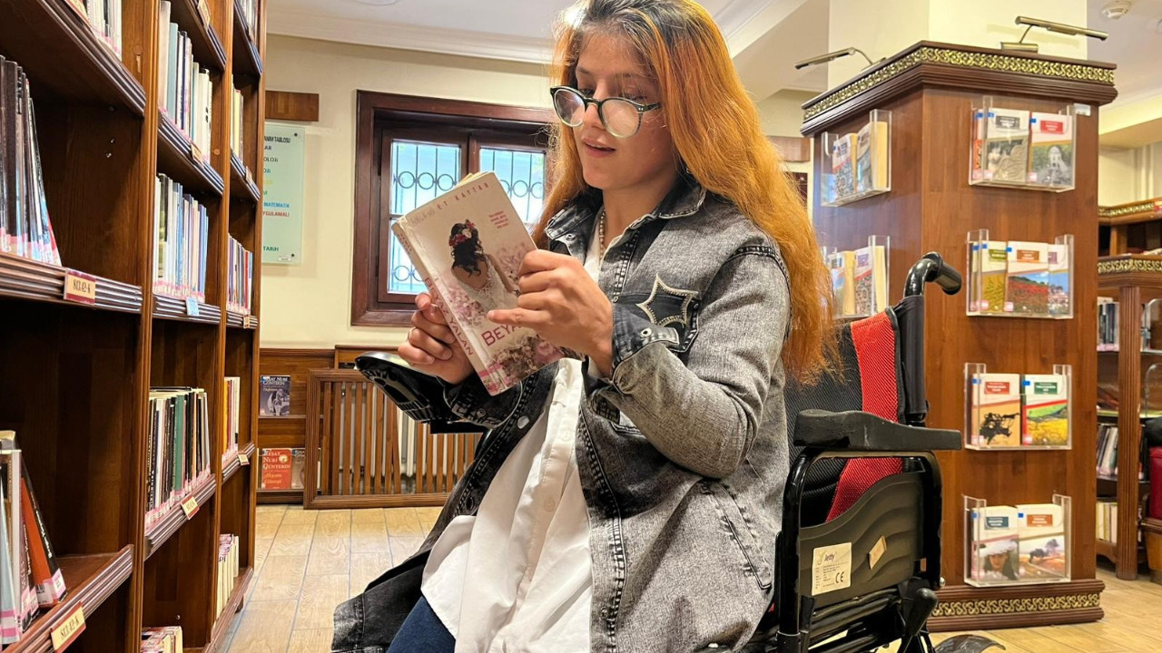 Azmin adı Özlem Söğüt: Serebral Palsi engeline rağmen kendi şiir kitabını yazdı!