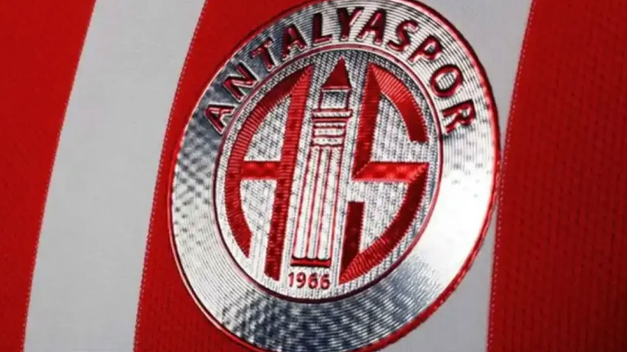 Antalyaspor maç öncesi tecrübesiz hakeme isyan etti