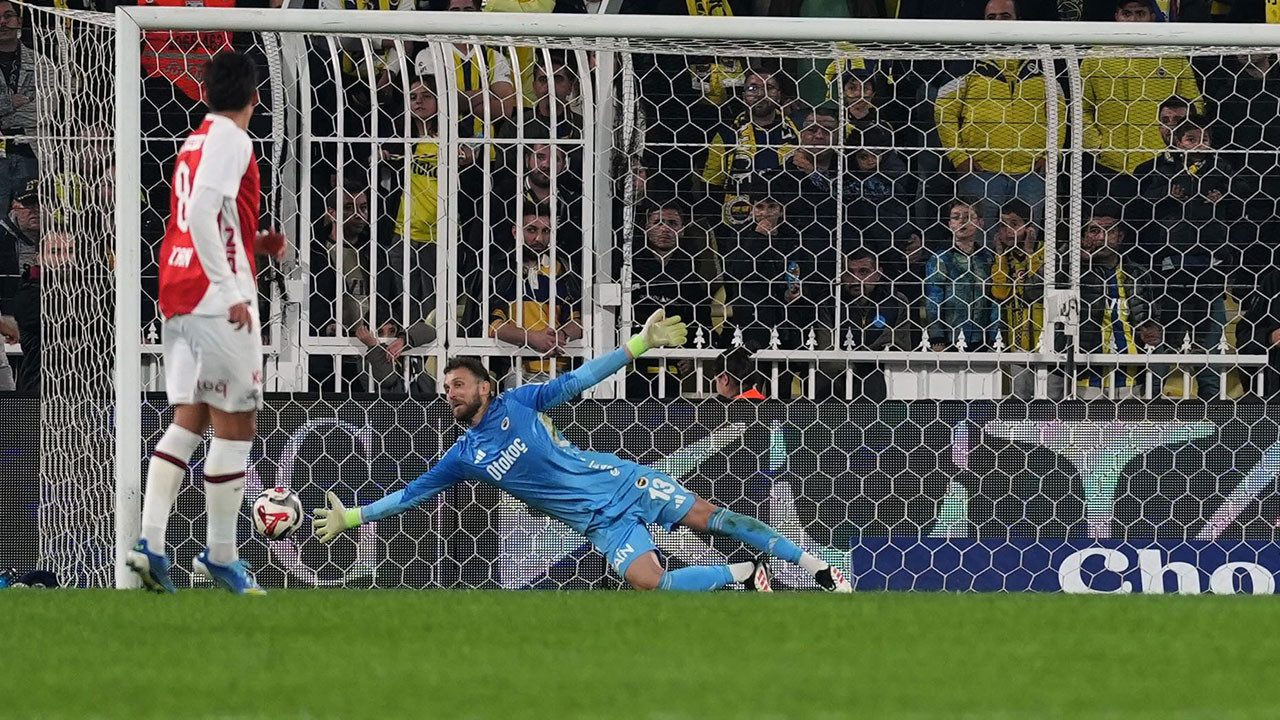 Fenerbahçe'ye 3. kaleci olarak geldi, 4 puanı aldı