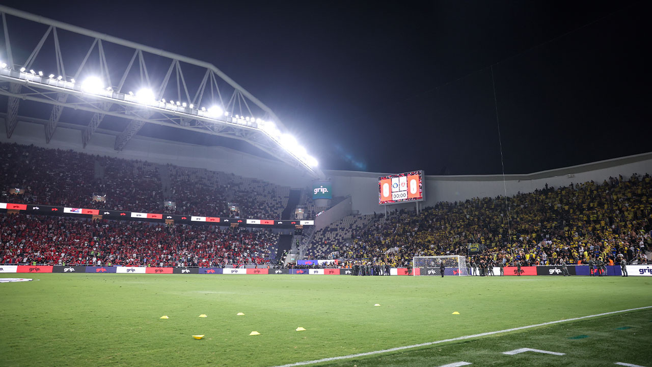 İsrail'de sokaklar karıştı, derbi iptal edildi