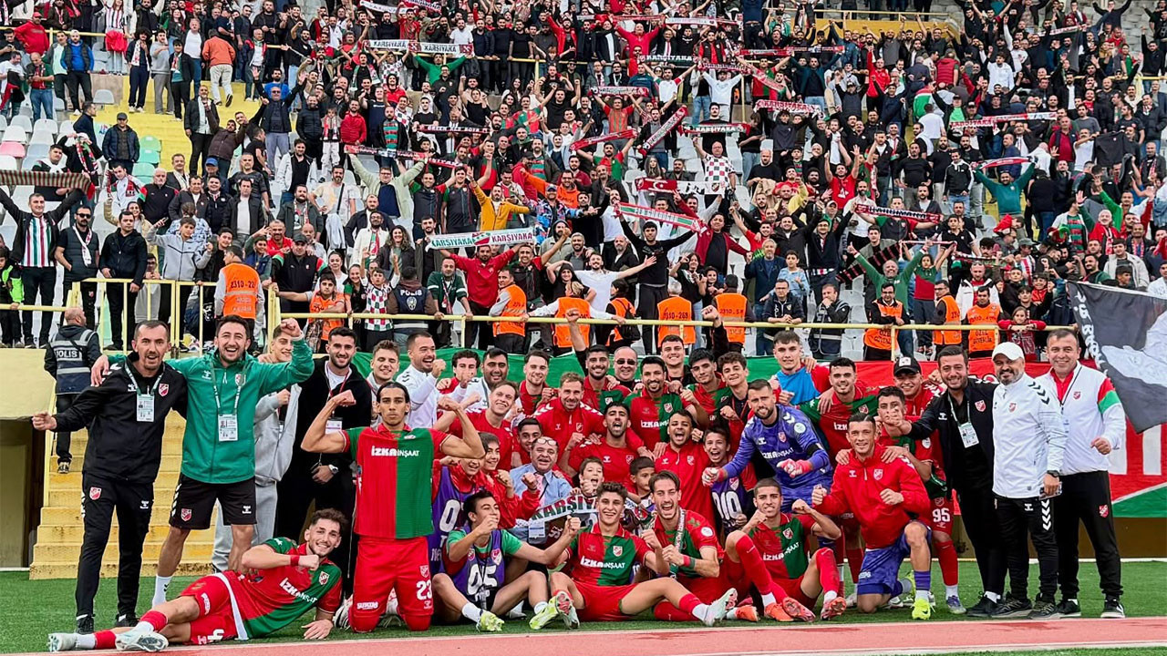 Karşıyaka tek başına zirvede: Sırada İzmir derbisi var