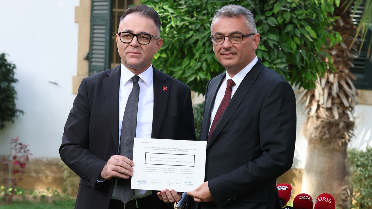 Tufan Erhürman mazbatasını aldı