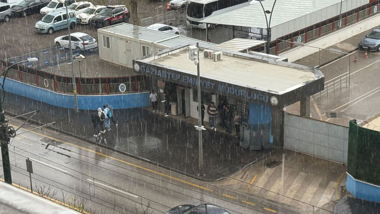 Gaziantep’te sağanak ve dolu vatandaşlara zor anlar yaşattı