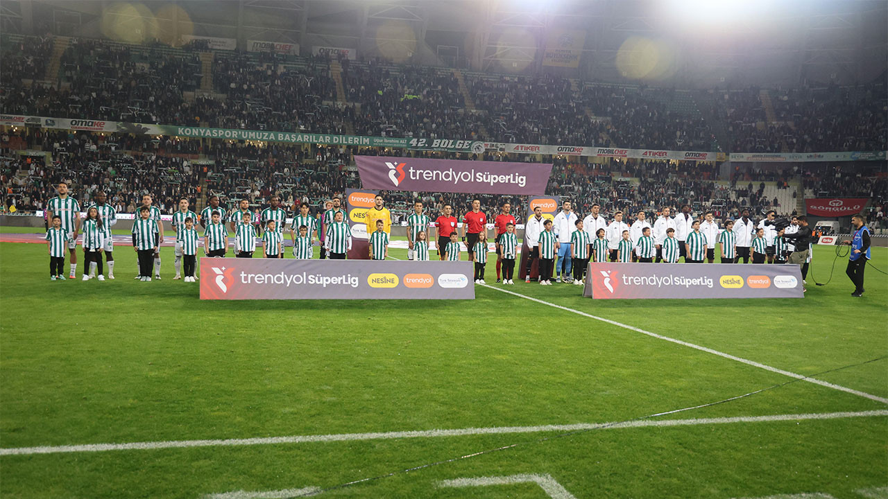 Konyaspor-Beşiktaş maçında Öcalan protestosu