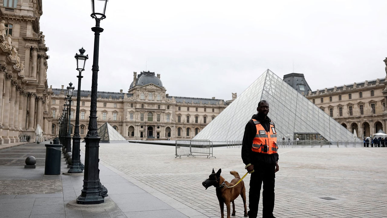 Louvre Müzesi Müdürü Cars: Sorumluluğunu kabul ediyorum