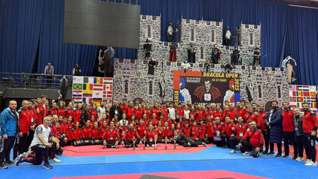 Genç tekvandocular, Romanya'dan 39 madalyayla dönüyor