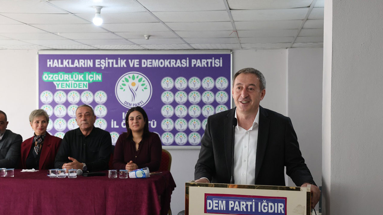 DEM Parti'den vaatler!