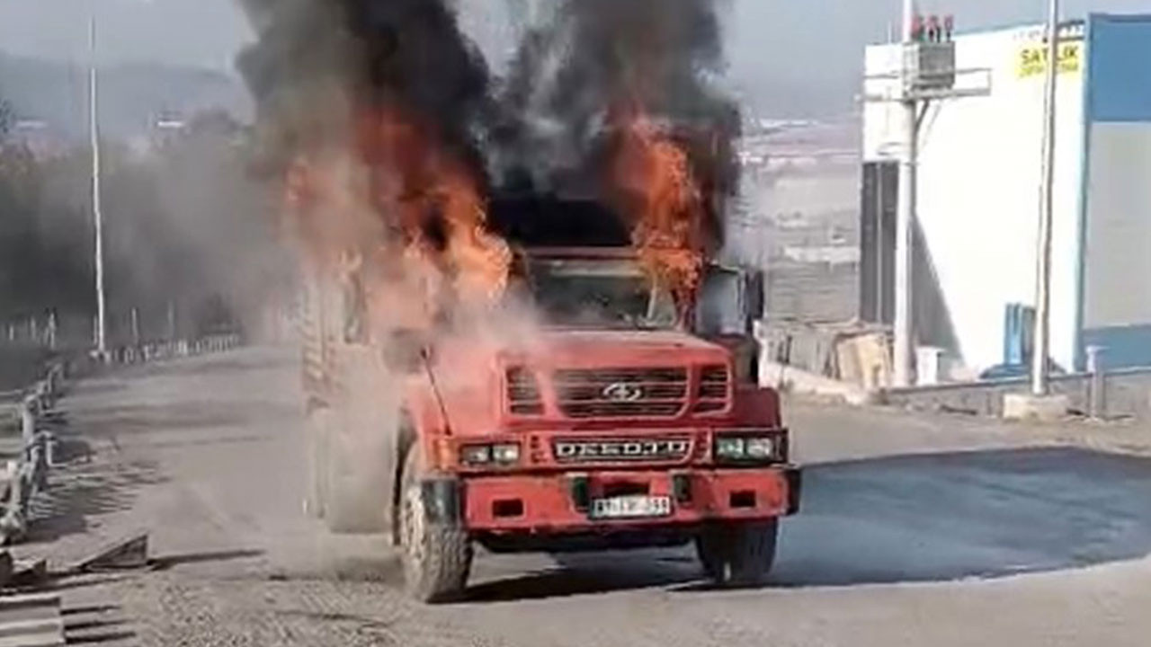 Aynı noktada yarım saat arayla iki kamyon yandı!