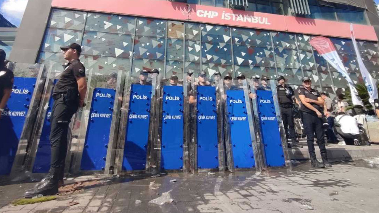 CHP İstanbul İl Başkanlığına kayyum! Tepki paylaşımı yapan sanıklar hakkında karar