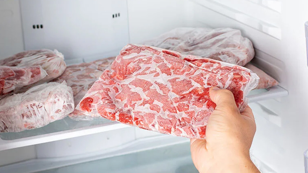 Donmuş etin sırrı çözüldü! Bilim dünyası güvenli çözdürme yöntemlerini açıkladı
