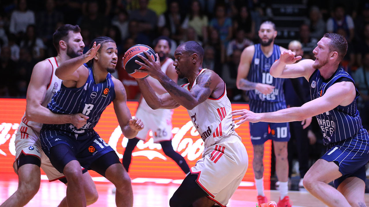 Anadolu Efes Antalya'da Bayern Münih'i son nefeste devirdi!