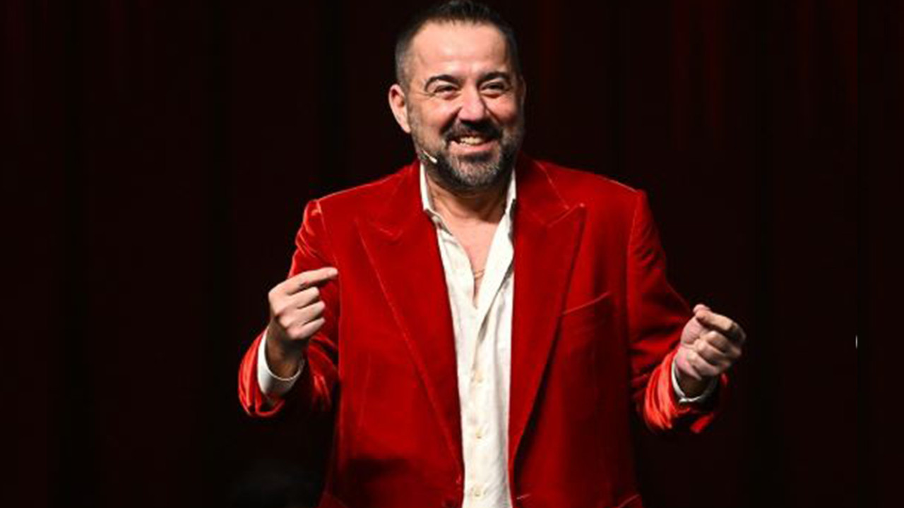 Ata Demirer’den sürpriz yılbaşı eğlencesi Ünlü komedyeni ön sıralardan izlemenin bedeli 75 bin TL