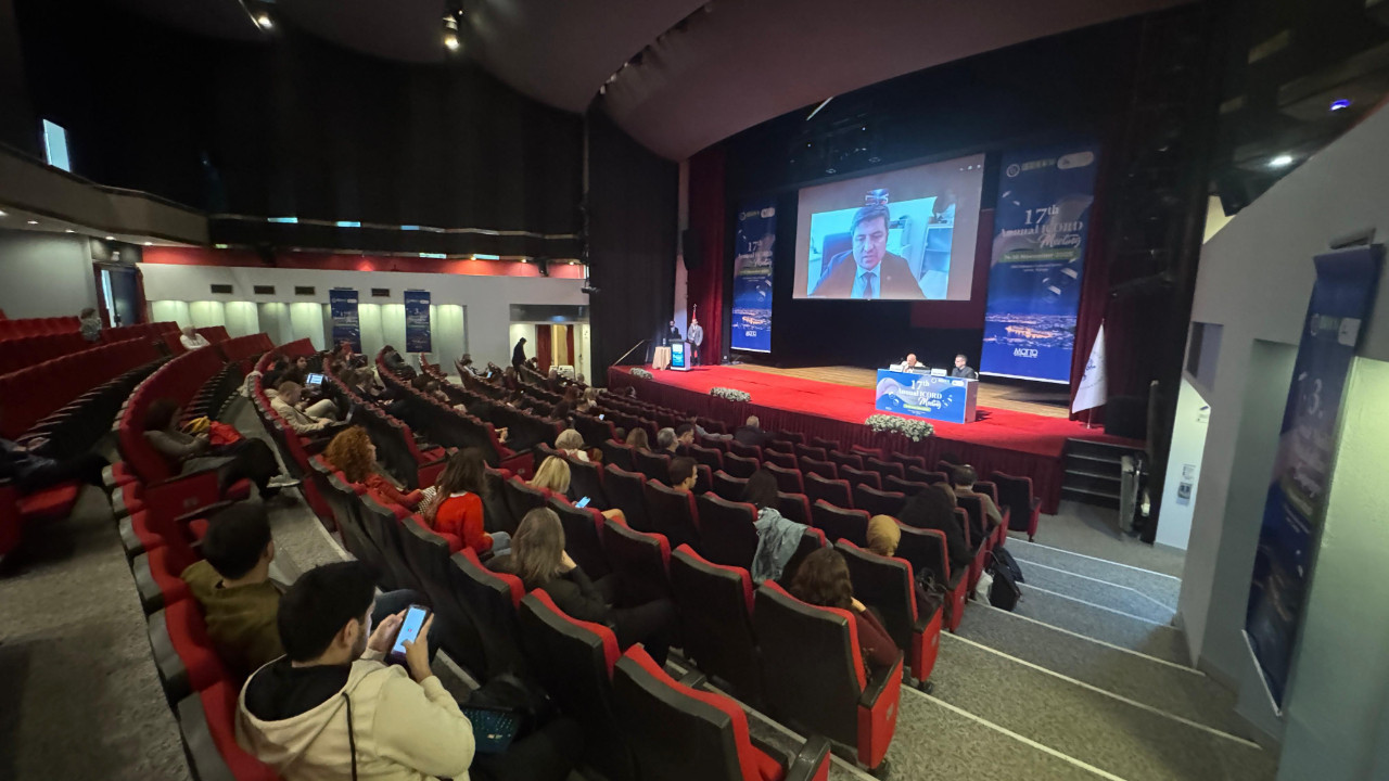 İzmir'de Nadir Hastalıklar ve Yetim İlaçlarda Uluslararası İş Birliği Toplantısı gerçekleştirildi