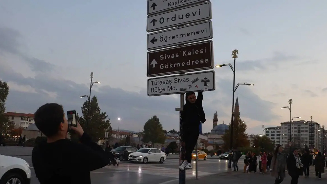 Kızılay’daki tabela akımı Sivas'a da sıçradı... Eleştiren de oldu destek veren de