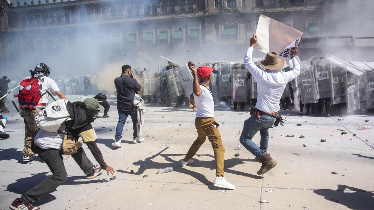 Meksika'da güvenlik politikası protestoları: 120 yaralı