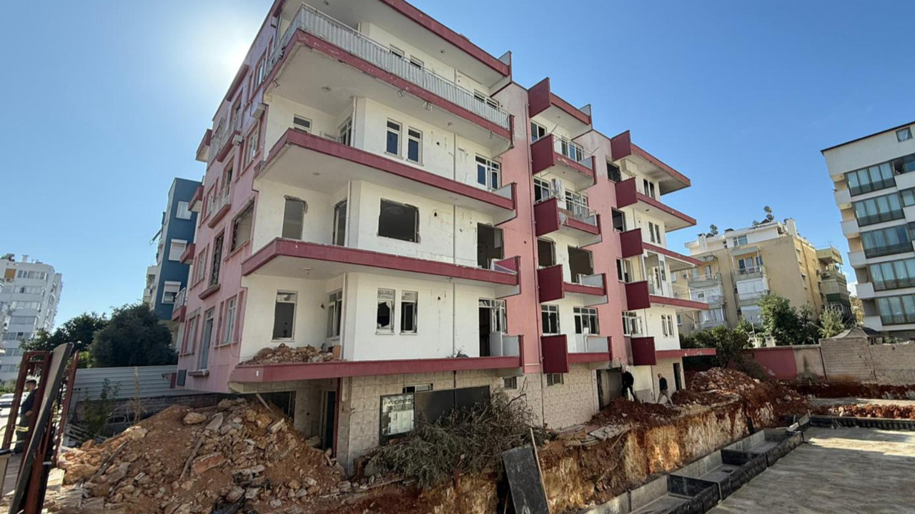 4 katlı binada yangın! 1 erkek cesedi bulundu