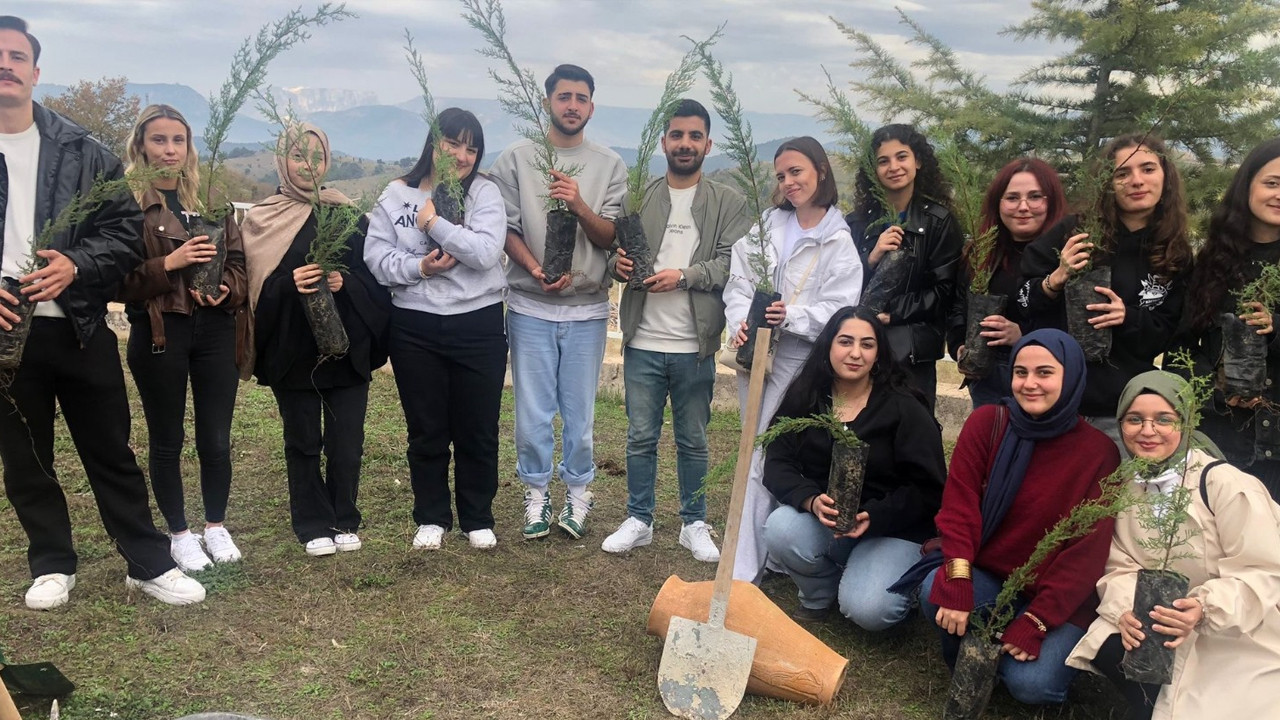 Söğüt Meslek Yüksekokulu kampüsüne yeni fidanlar dikildi