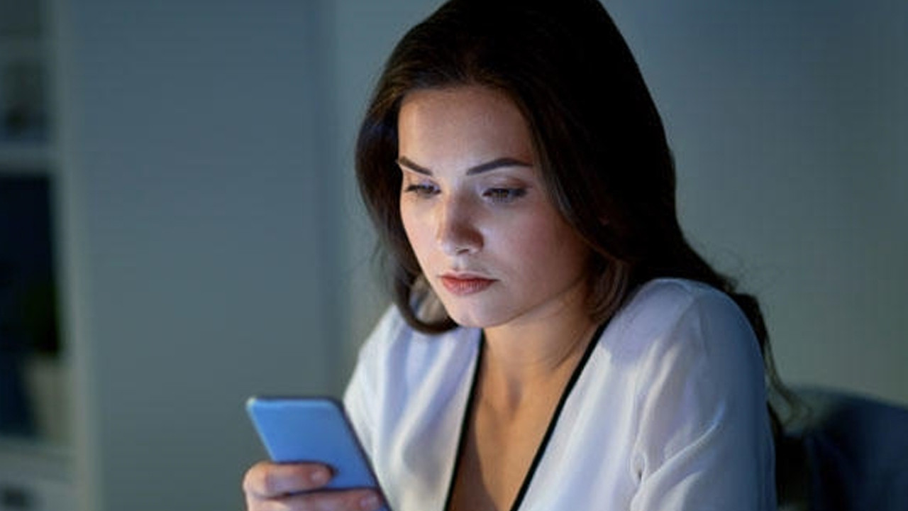 Telefon ışığı direk kalbi vuruyor