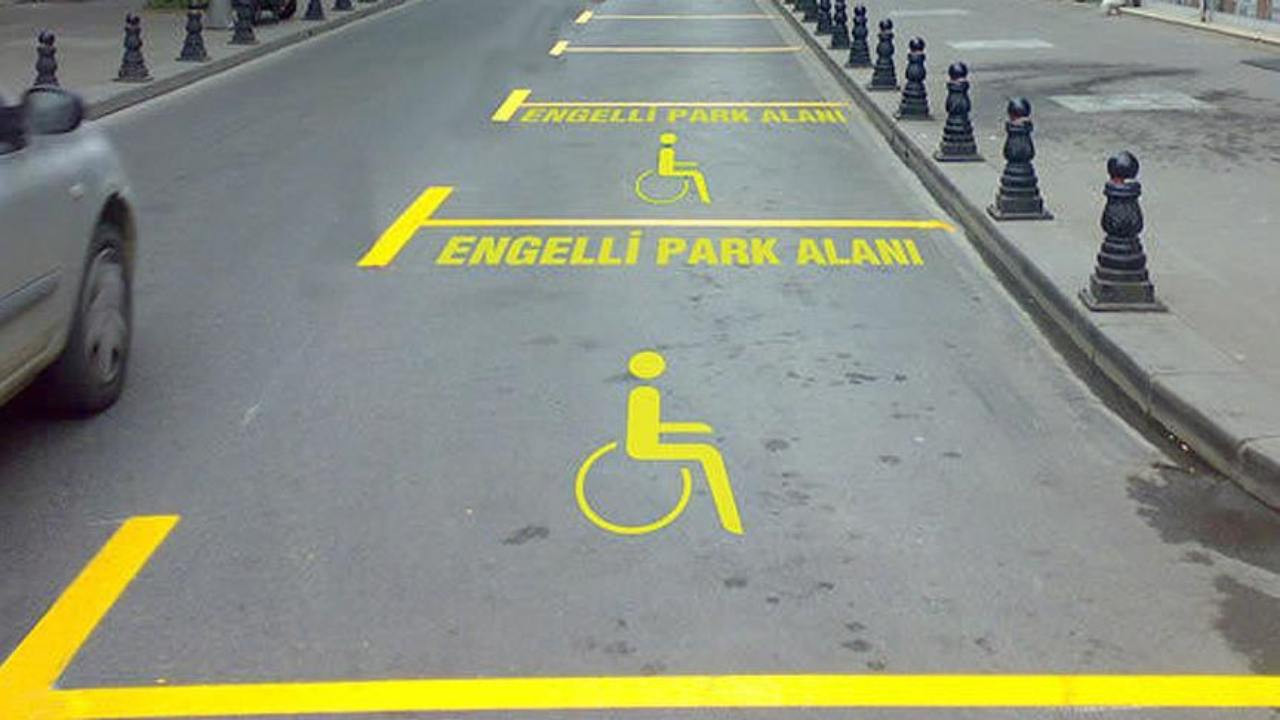 Bilecik’te duyarsız sürücü engelli yolunu kapattı