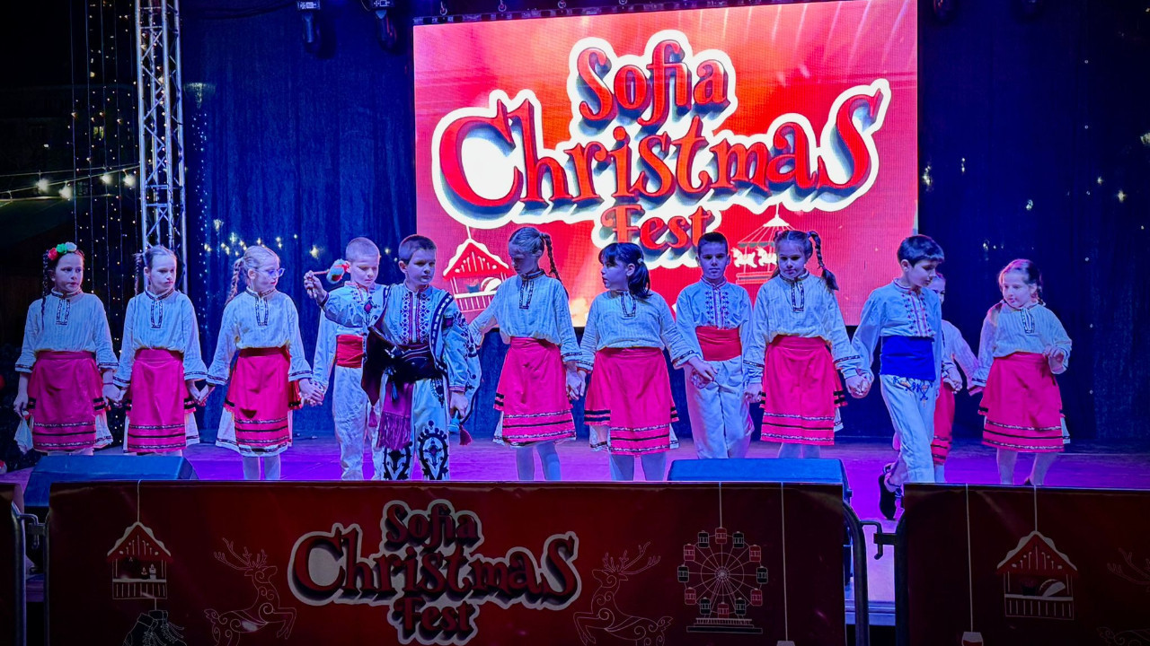 Sofya'da geleneksel Noel pazarı kuruldu: Baklavaya yoğun ilgi var