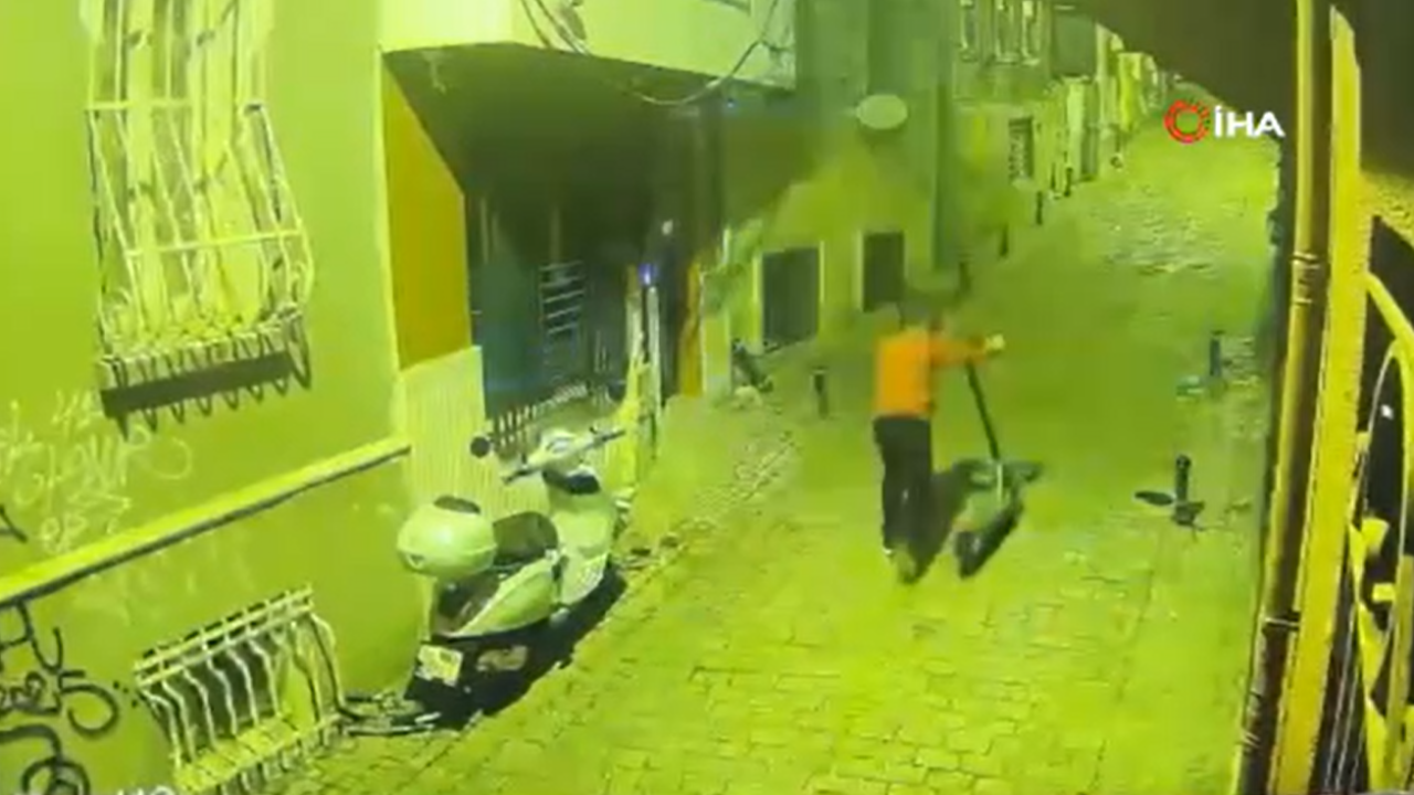 İstanbul’un göbeğinde scooter hırsızlığı: Kıskıvrak yakalandılar