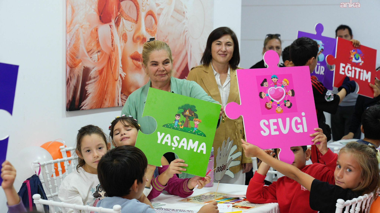 Didim'de çocuklar haklarını renkli etkinliklerle kavradı