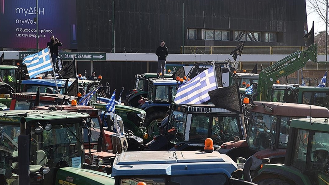 Yunan çiftçilerden eylem kararı