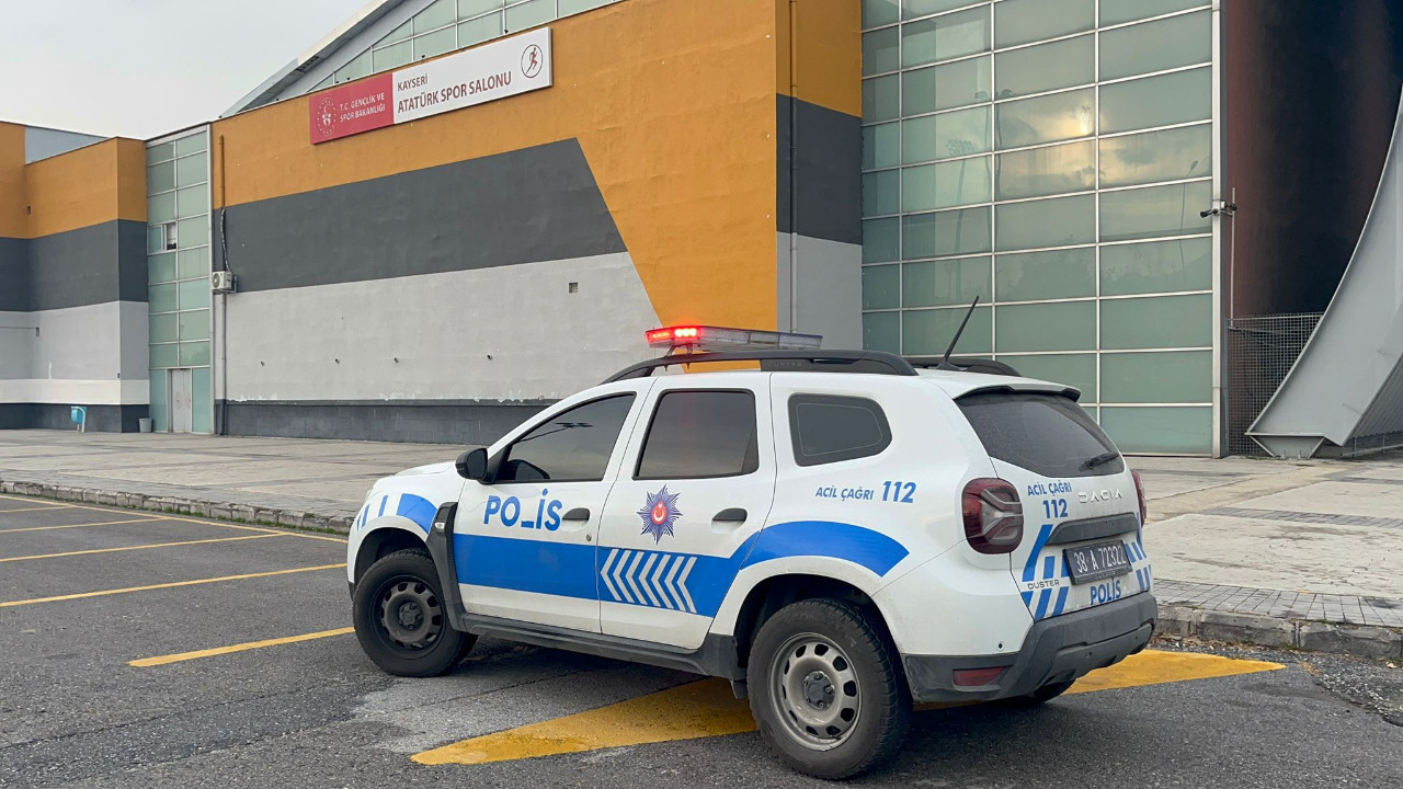 Voleybol turnuvasında bıçaklı kavga: 3 kişi yaralandı