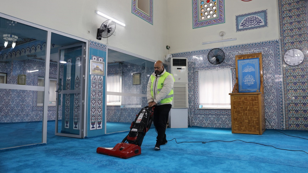 Yunusemre’de camiler pırıl pırıl oluyor