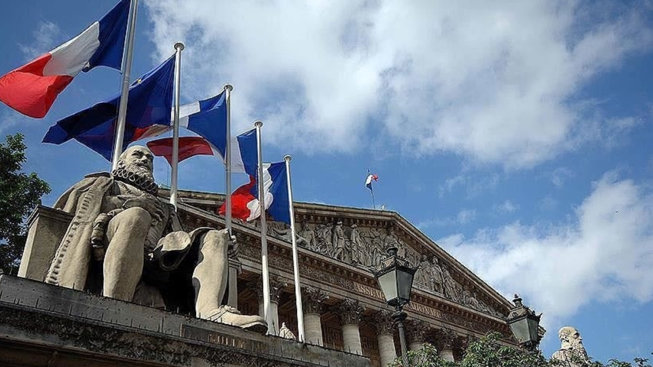 Bu adamla çay içen yandı: Fransa Kültür Bakanlığı’nda iş görüşmesi skandalı