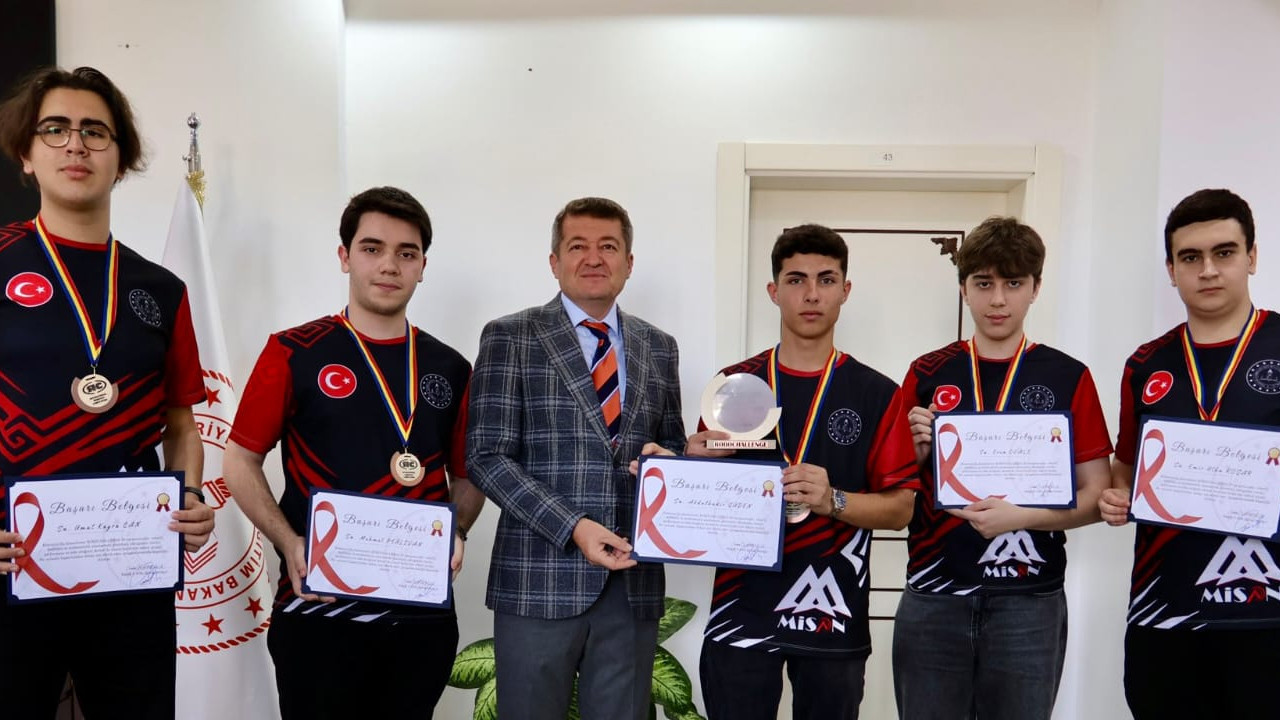 Müdür Şimşek, Dünya 3.sü öğretmen ve öğrencileri ağırladı