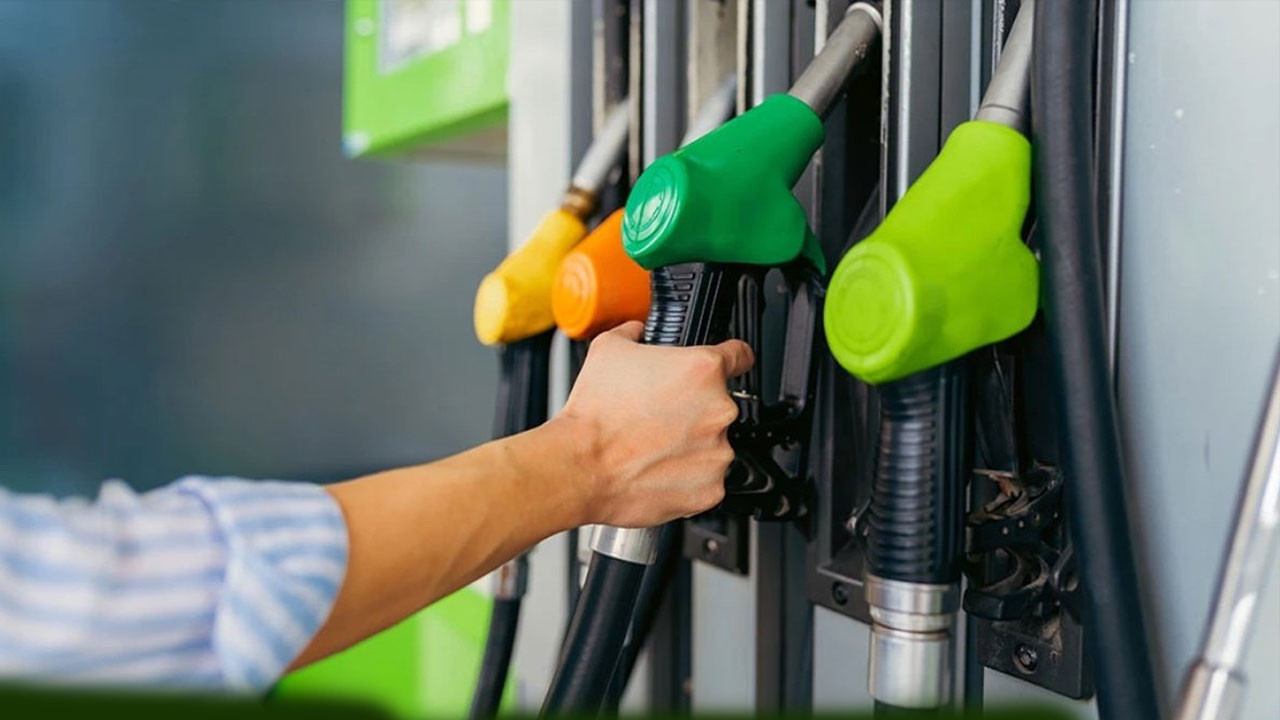 Benzine indirim beklentisi