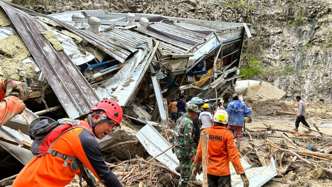 Endonezya’da felaket büyüyor! Sel ve heyelanda 174 ölü