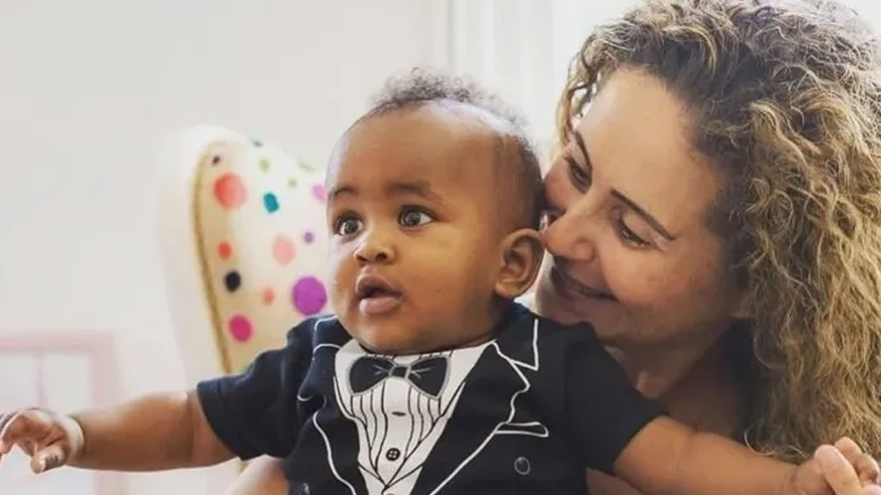 Ünlü oyuncunun Afrika'dan evlatlık edindiği oğlu büyüdü Anne oğlun pozlarına beğeni yağdı