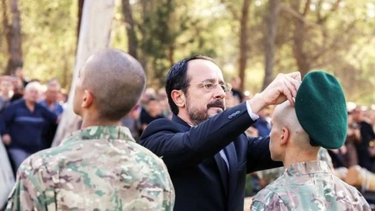 GKRY lideri dualarla yeşil bere taktı: Rum komandolardan 'Mağusa’ya döneceğiz' sloganları