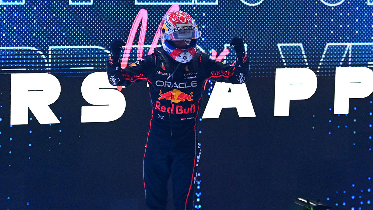 Verstappen kazandı, F1'de şampiyonluk son yarışa kaldı