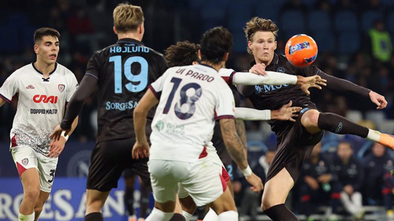 Semih Kılıçsoy'lu Cagliari Napoli'yi zorladı ama yıkamadı