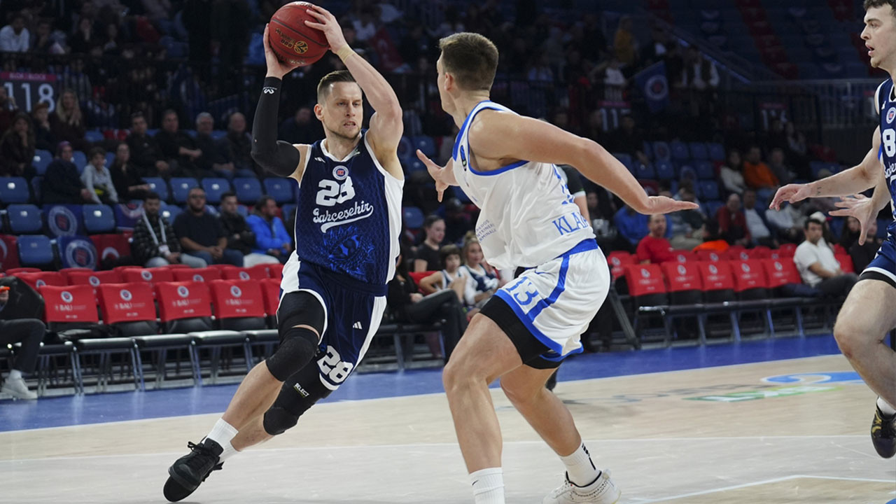 Başçeşehir'in evde boynu bükük