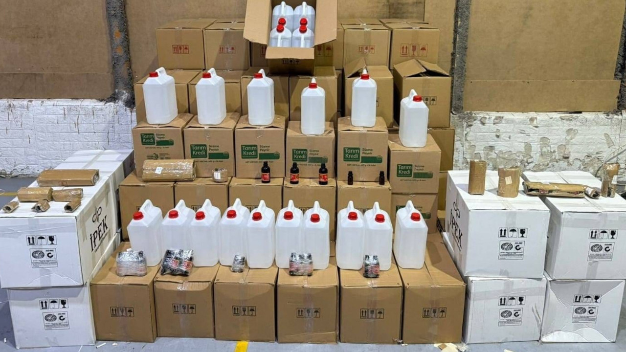 İzmir'de 2 bin 850 litre etil alkol ele geçirildi