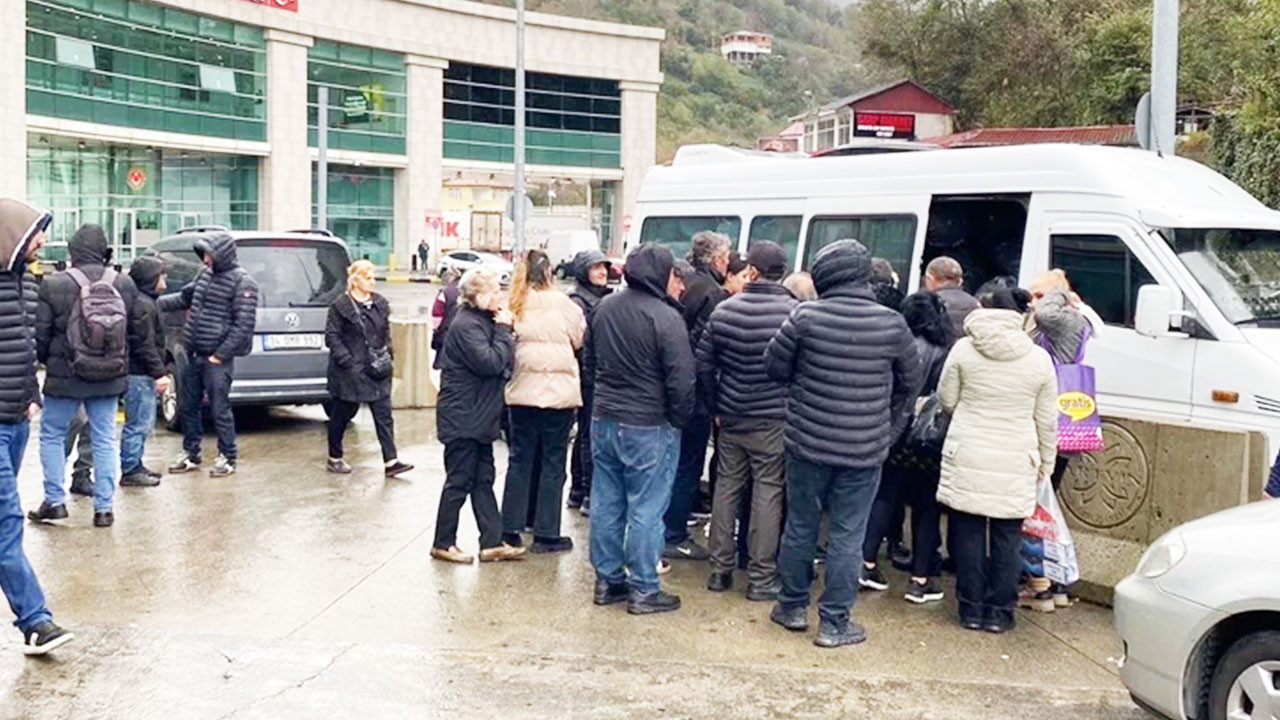 Komşudan Türk vatandaşlarına yeni kural! Artık kimlik ve pasaport yeterli olmayacak