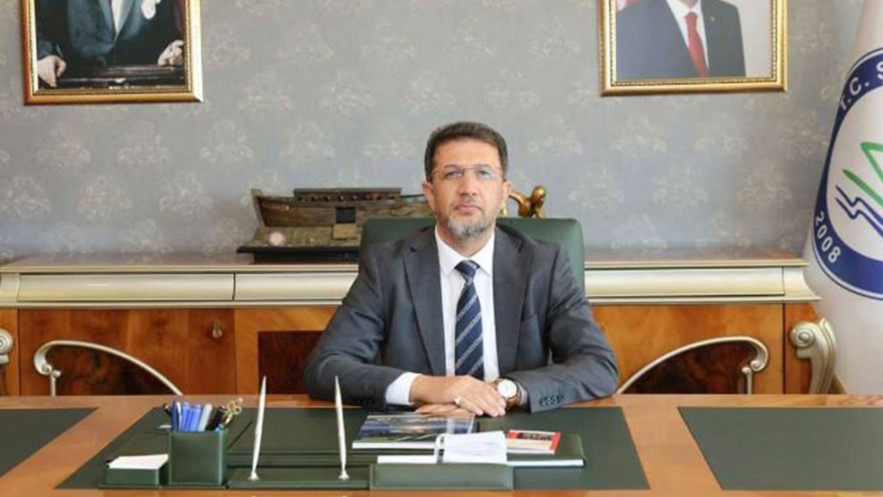 Kendini peygamber ile bir tuttu. Muhalif medyayı 'kafir' ilan etti