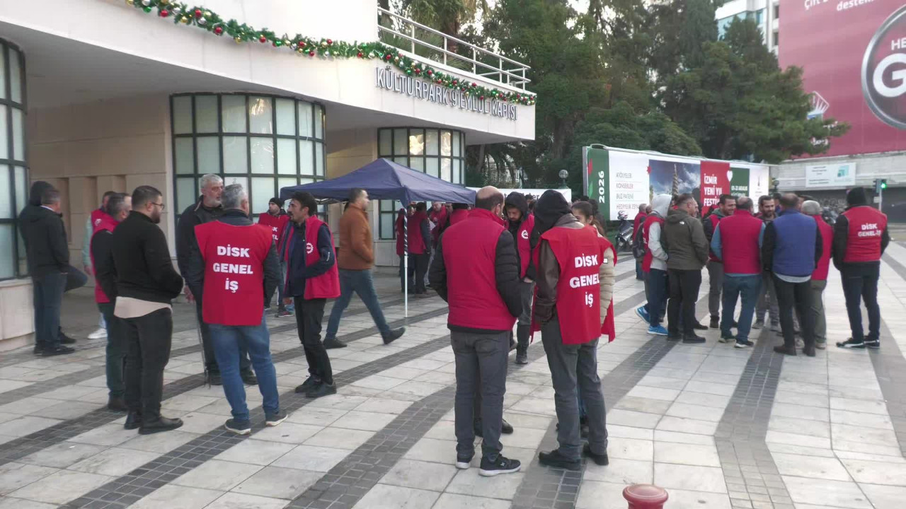 İzmir’de Genel-İş Sendikası üyesi belediye çalışanlarının eylemi devam ediyor