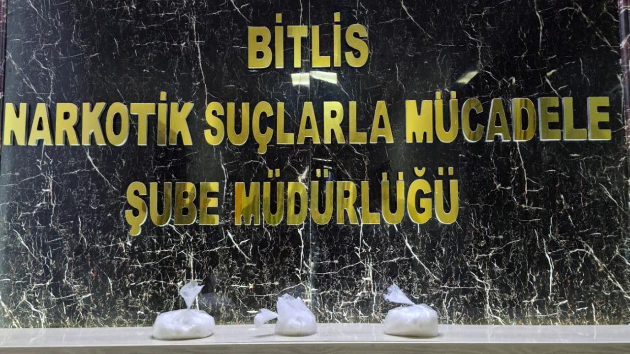 Bitlis'te narkotik operasyonu: Aracın koltuğuna uyuşturucu gizleyen 2 zanlı tutuklandı